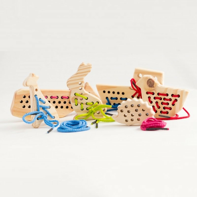Jirafa de Enhebrado – Juego Didáctico en Madera Natural - Imagen 2